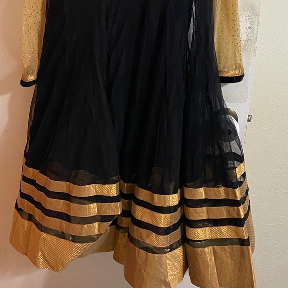 Anarkali Salwar Kameez - Picture 2 of 6